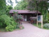 Rogów. Arboretum. Budynek biura arboretum (fot. Piotr Solle)