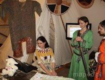 Łódź. XVII Międzynarodowe Targi – Regiony Turystyczne „Na styku kultur”. Anna Pruchniewska podczas konkursu (fot. Łukasz Konieczny)