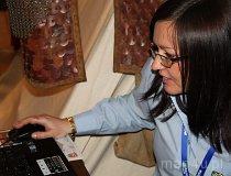 Łódź. XVII Międzynarodowe Targi – Regiony Turystyczne „Na styku kultur”. Marlena Świerczewska podczas konkursu (fot. Łukasz Konieczny)