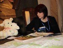 Łódź. XVII Międzynarodowe Targi – Regiony Turystyczne „Na styku kultur”. Marta Jersak podczas konkursu (fot. Łukasz Konieczny)