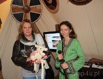 Łódź. XVII Międzynarodowe Targi – Regiony Turystyczne „Na styku kultur”. Beata Włodarczyk-Wypychowska podczas wręczania nagród (fot. Łukasz Konieczny)