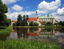 Jemielnica. Zesp&oacute;ł klasztorny (fot. Marek i Ewa Wojciechowscy)