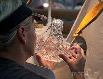 Zawiercie.  Huta Szkła „Zawiercie”. Zdobienie szkła (fot. Agnieszka Drożdż i Jurek Hyra)