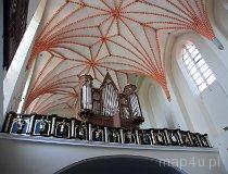 Żarnowiec. Zesp&oacute;ł klasztorny cystersek, obecnie ss. Benedyktynek (fot. Marek i Ewa Wojciechowscy)