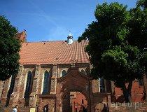 Żarnowiec. Zesp&oacute;ł klasztorny cystersek, obecnie ss. Benedyktynek (fot. Marek i Ewa Wojciechowscy)