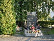 Czaniec. Pamiątkowy obelisk Wojtyłów na cmentarzu w Czańcu (fot. Grażyna Tlałka)