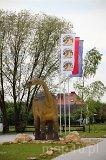 Krasiejów k. Opola. JuraPark, dinozaur witający gości przed bramą (fot. Magdalena Suchan)