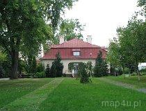 Dzierżązna. Gminny Ośrodek Kultury. Zesp&oacute;ł dworsko-parkowy. Dw&oacute;r (fot. Tomasz Szwagrzak)