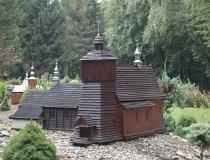 Myczkowce. Ośrodek Wypoczynkowo-Rehabilitacyjny, miniatury cerkwi (fot. Anna Omiecińska)
