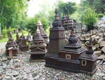 Myczkowce. Ośrodek Wypoczynkowo-Rehabilitacyjny, miniatury cerkwi (fot. Anna Omiecińska)