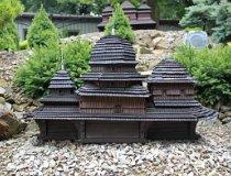 Myczkowce. Ośrodek Wypoczynkowo-Rehabilitacyjny, miniatury cerkwi (fot. Anna Omiecińska)
