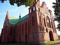 Dzierżenin. Kości&oacute;ł pw. św. Tomasza Apostoła (fot. Marek i Ewa Wojciechowscy)