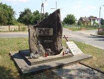 Wierzchlas. Pomnik ku czci poległych mieszkańc&oacute;w wsi (fot. Arkadiusz Makoski)