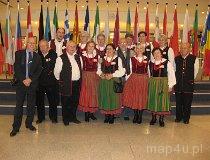 Zespół „Nadwarcianki” z Konopnicy podczas wizyty w Burkseli (fot. Urząd Gminy Konopnica)