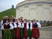 Zespół „Nadwarcianki” z Konopnicy podczas wizyty w Burkseli (fot. Urząd Gminy Konopnica)