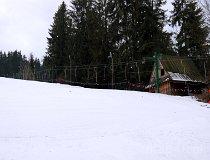 Suche. Wyciąg narciarski „Caban&oacute;wka” (fot. Łukasz Konieczny)