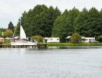 Okartowo. Port śr&oacute;dlądowy „Okartowo przy moście” nad j. Śniardwy (fot. Łukasz Konieczny)