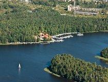 Krzyże. Port śr&oacute;dlądowy „Przystań Mazury Olszak” nad j. Nidzkie (fot. Kacper Dondziak)