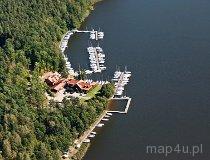 Krzyże. Port śr&oacute;dlądowy „Przystań Mazury Olszak” nad j. Nidzkie (fot. Kacper Dondziak)