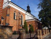 Przasnysz. Kości&oacute;ł farny pw. Wniebowzięcia NMP (fot. Marek i Ewa Wojciechowscy)