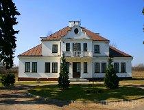 Jasieniec. Plebania (fot. Marek i Ewa Wojciechowscy)