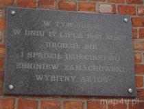 Brzeziny. Pałacyk, ul. Piłsudskiego 49, pocz. XX w., tablice pamiątkowe. Obecnie muzeum regionalne (fot. Piotr Solle)