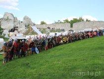 Podzamcze. Zamek Ogrodzieniec (fot. Daria Konieczna)