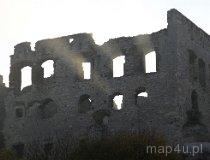 Podzamcze. Zamek Ogrodzieniec (fot. Piotr Wojtaszek)