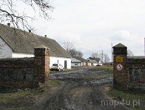 Dębołęka. Zespół dworski i folwarczny, 2. poł. XIX-XX w. Folwark (fot. Tomasz Szwagrzak)