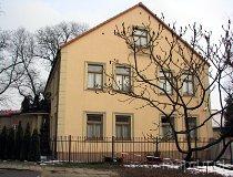 Sieradz. Dom kata”- budynek kryjący w sobie relikt baszty i niewielki odcinek miejskiego muru obronnego, XV-XVII, XIX/XX w., ul. Ogrodowa 2 (fot. Tomasz Szwagrzak)