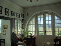 Nowy Dw&oacute;r. Zesp&oacute;ł dworski. Wnętrze dworu (fot. Marek Krym)