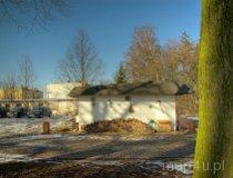 Nowy Dw&oacute;r. Zesp&oacute;ł dworski. Budynek dla służby (fot. Marek Krym)