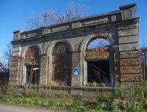 Byszew. Zespół dworsko-parkowy, 2. poł. XIX w. Kordegarda i ogrodzenie (fot. Piotr Solle)