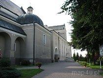 Wielgomłyny. Zesp&oacute;ł klasztorny paulin&oacute;w, XV-XIX w. Budynek dawnego klasztoru, obecnie plebania (fot. Anna Zygma)