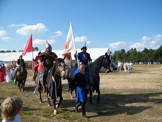 Janusz Antczak na koniu podczas otwarcia IV Europejskiego Święta Bursztynu.